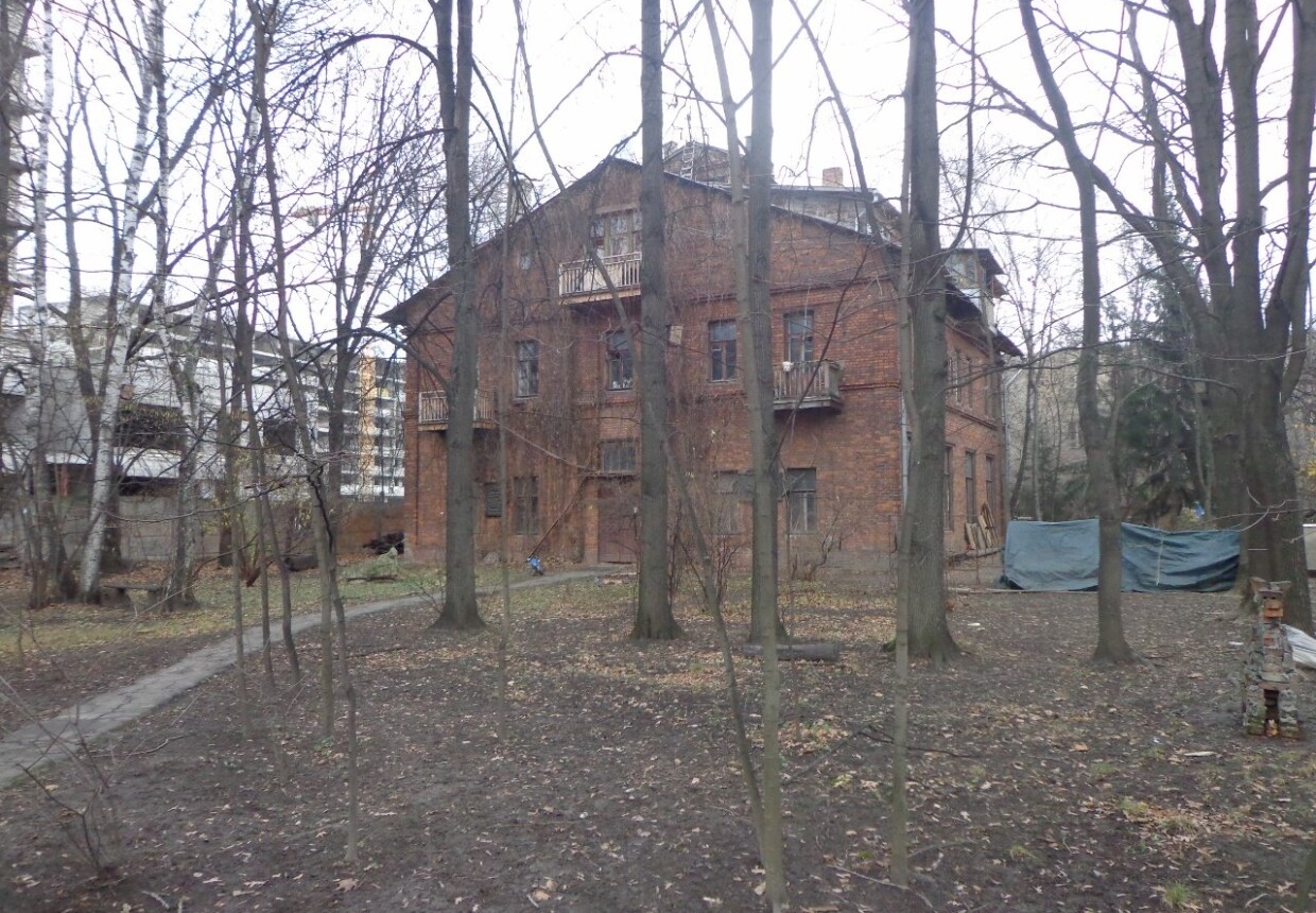 Красный дом в Новогиреево