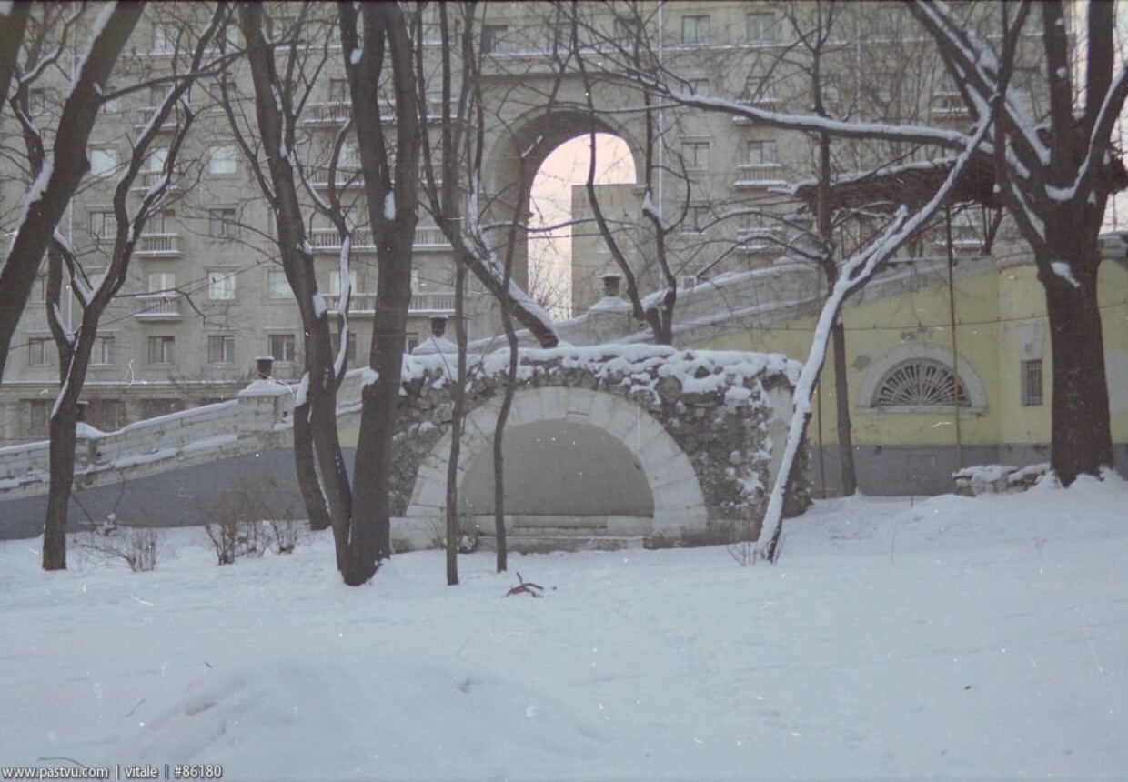 Дом 48 на Земляном валу