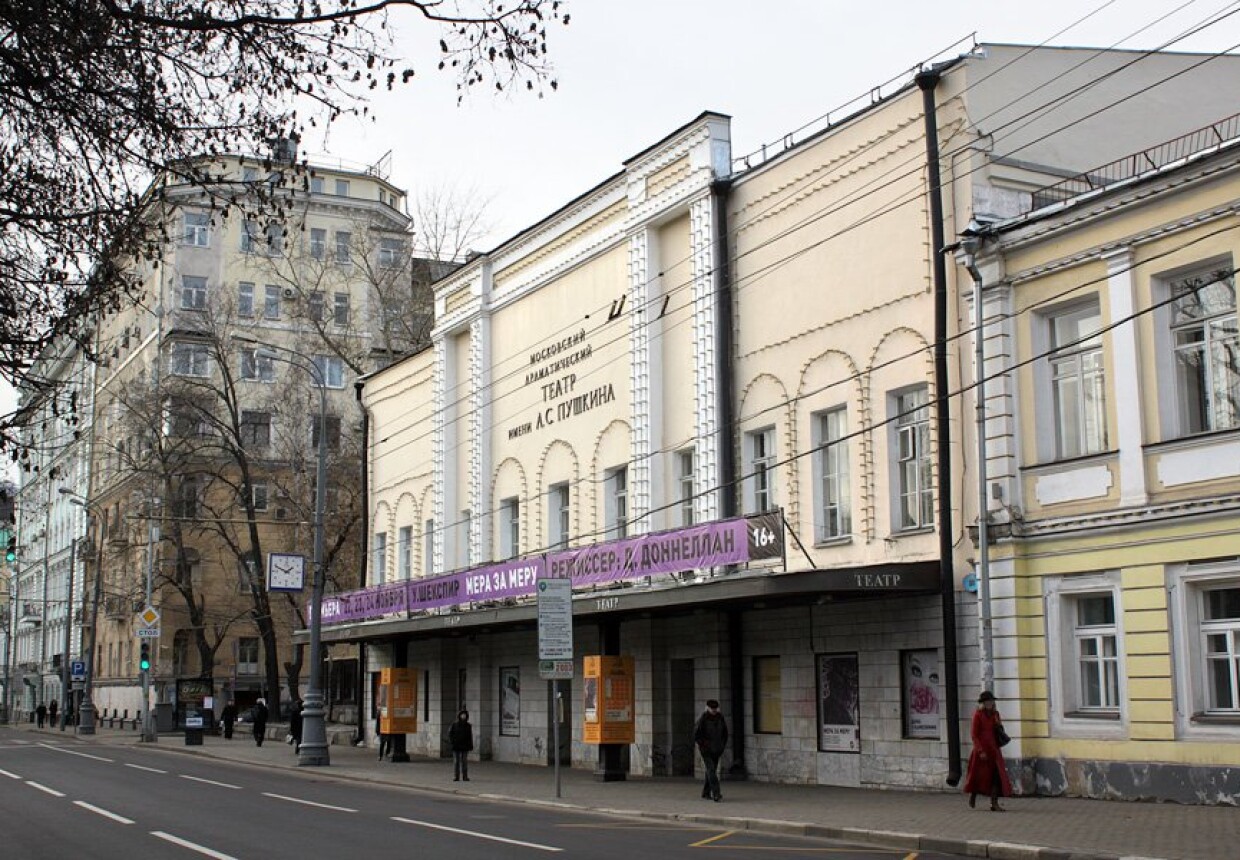 Дом жилой, XVIII-XIX вв. (Камерный театр)