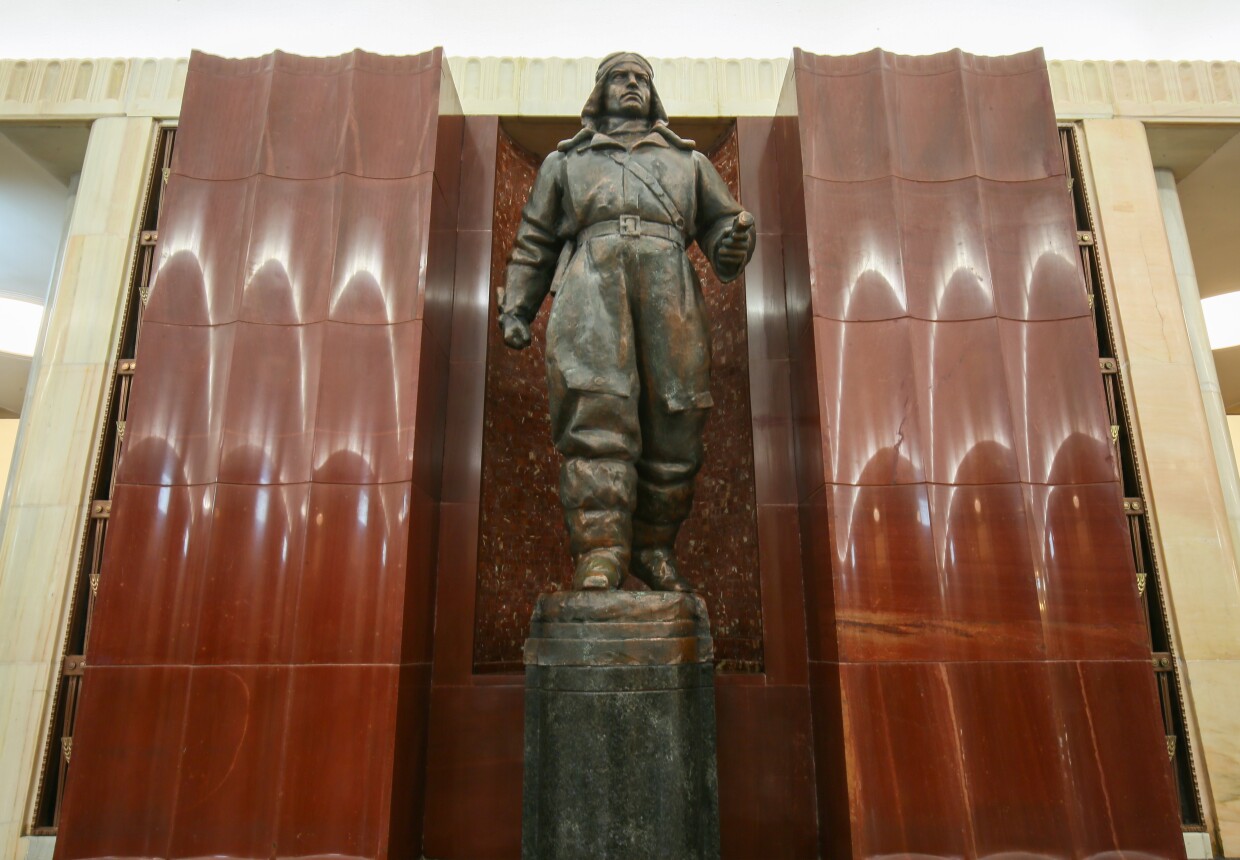 Станция метро «Бауманская»