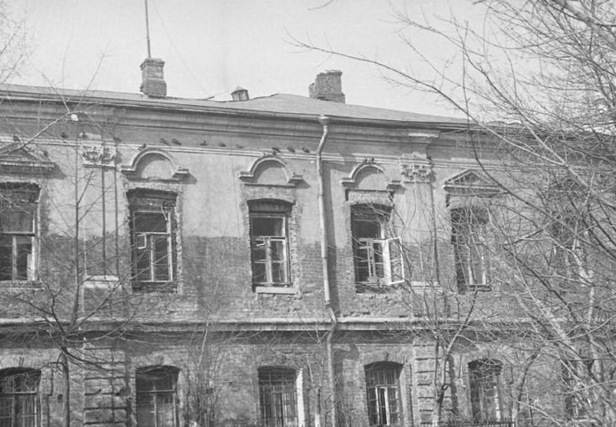 Жилой дом с лавками