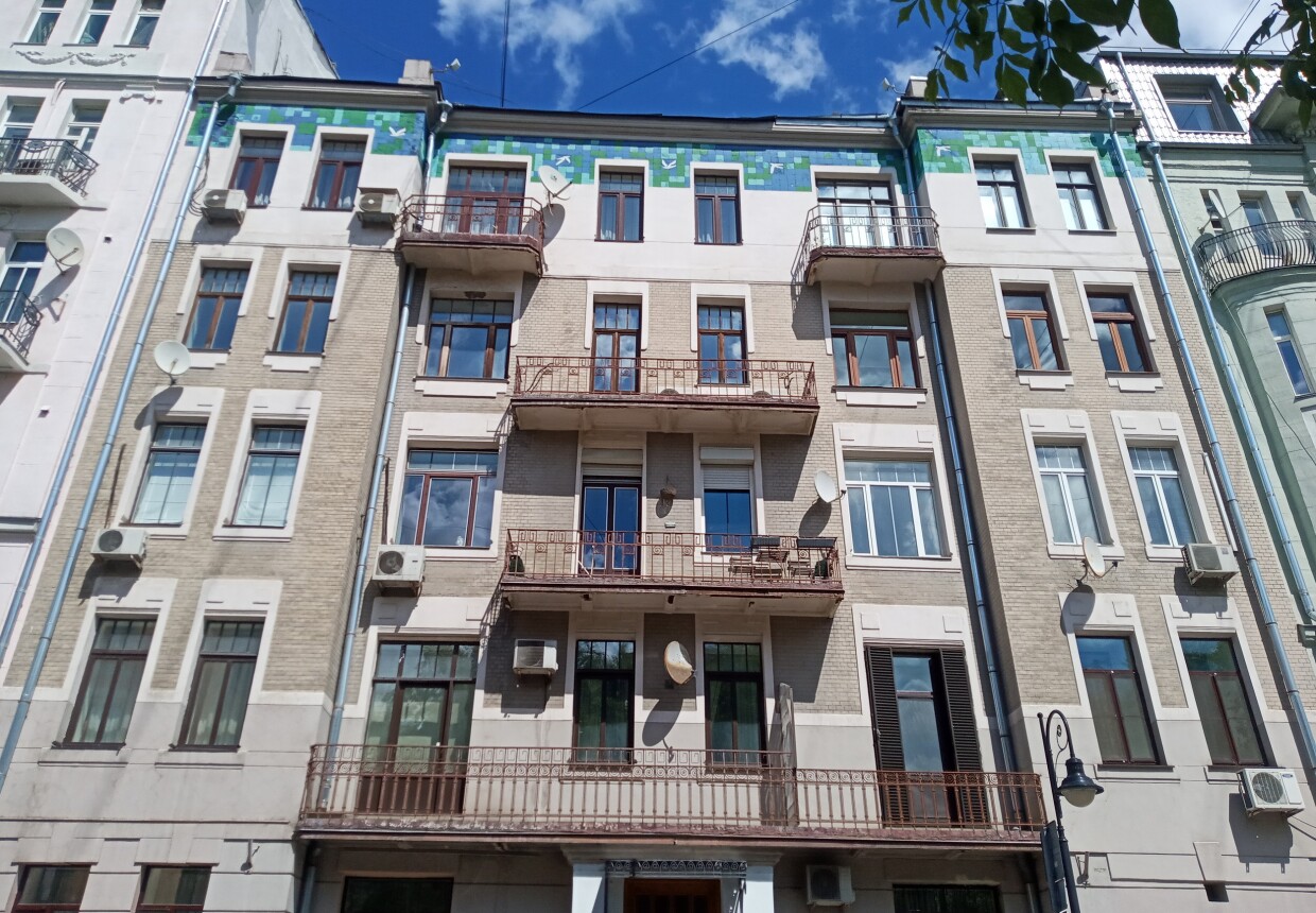 Дом с чайками