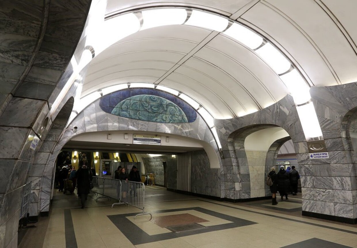 Станция метро «Чкаловская»