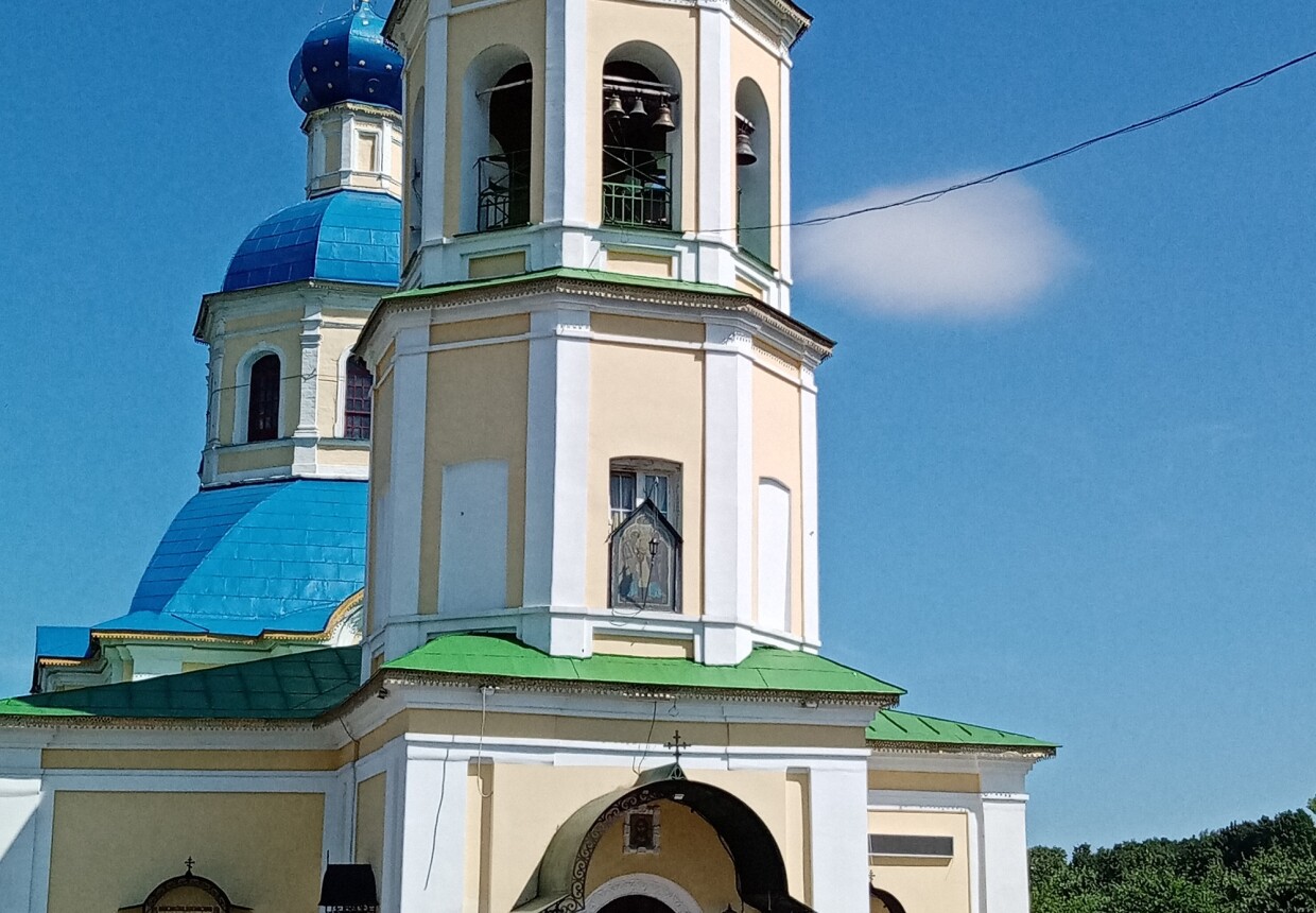 Храм первоверховных апостолов Петра и Павла в Ясеневе