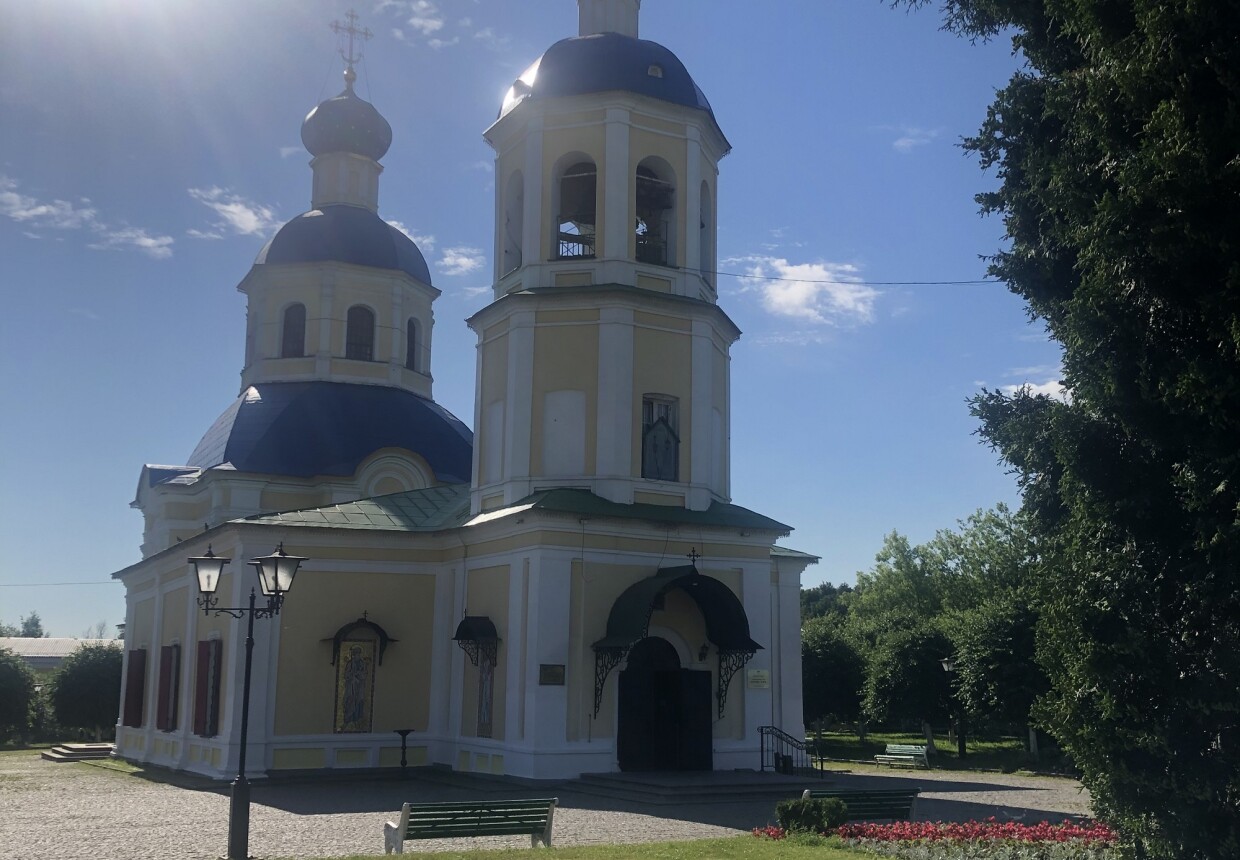 Храм первоверховных апостолов Петра и Павла в Ясеневе