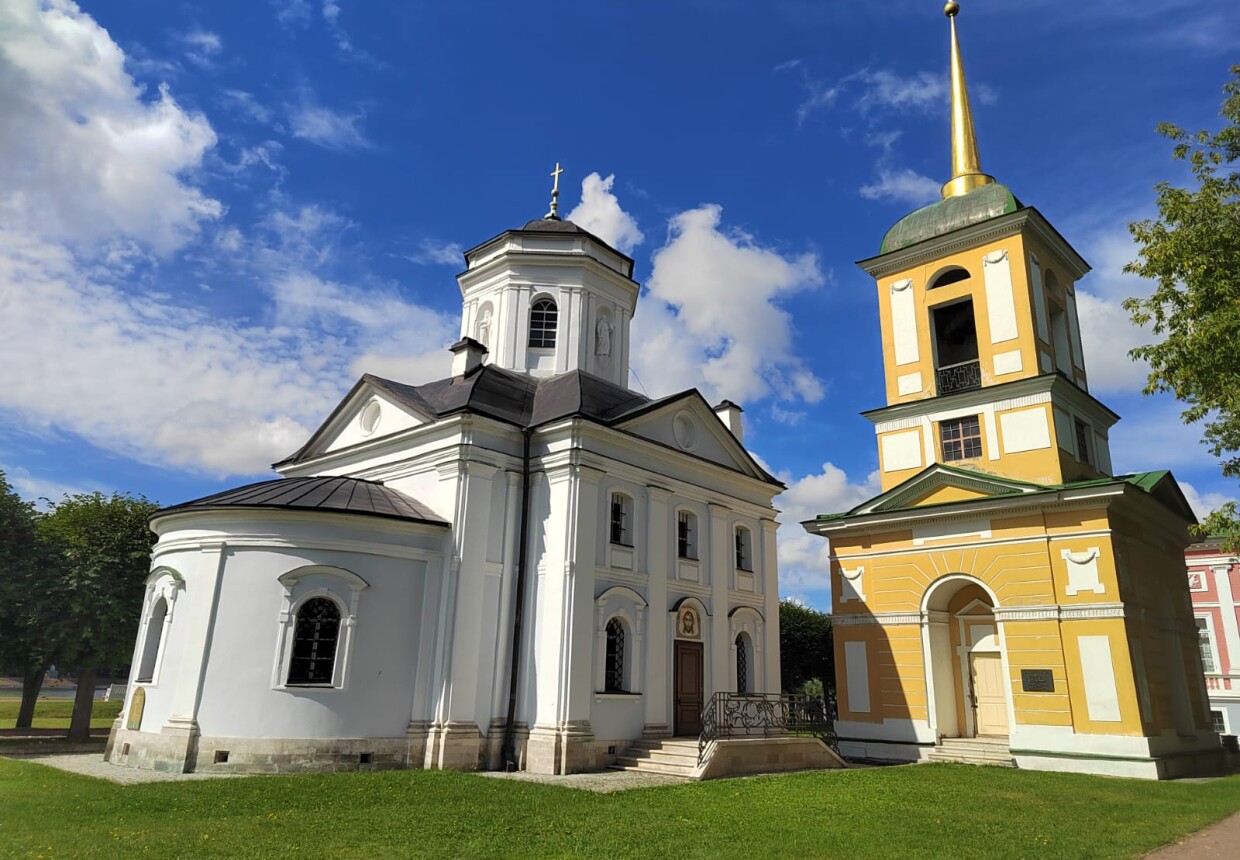 Церковь, колокольня, кухонный флигель