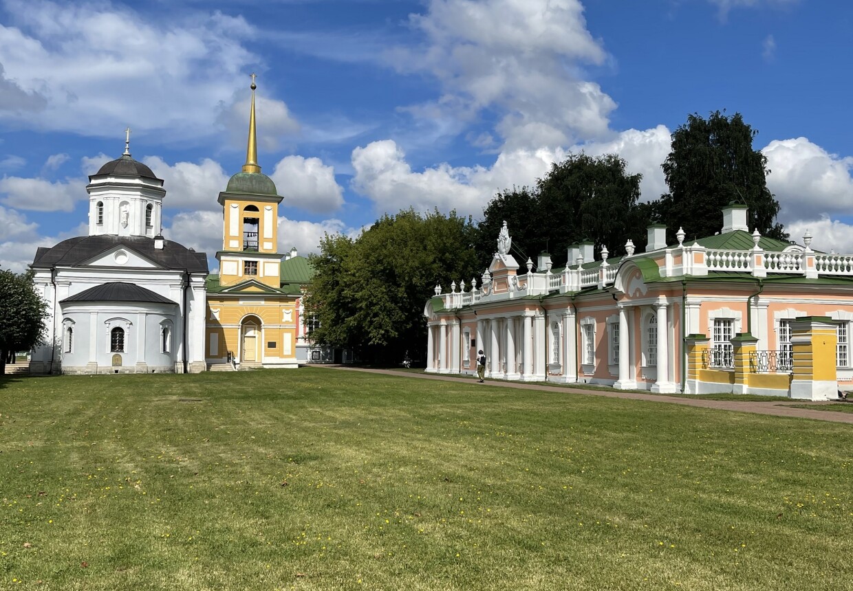 Церковь, колокольня, кухонный флигель