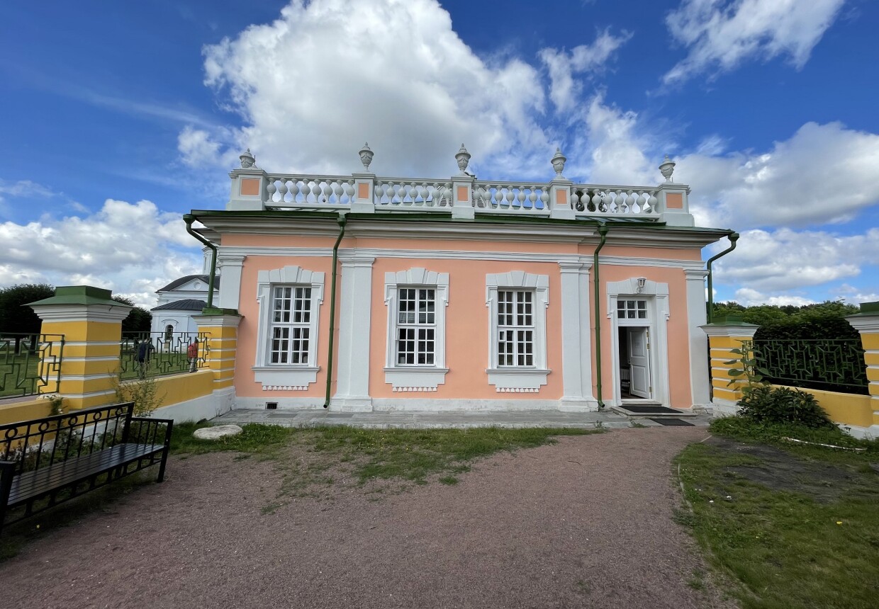 Церковь, колокольня, кухонный флигель