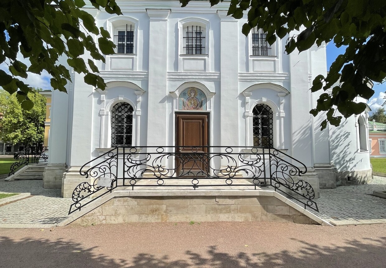 Церковь, колокольня, кухонный флигель