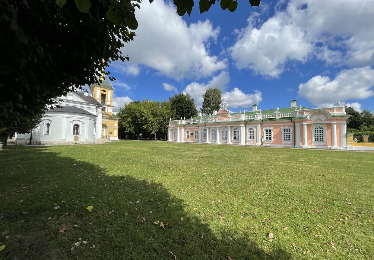 Церковь, колокольня, кухонный флигель
