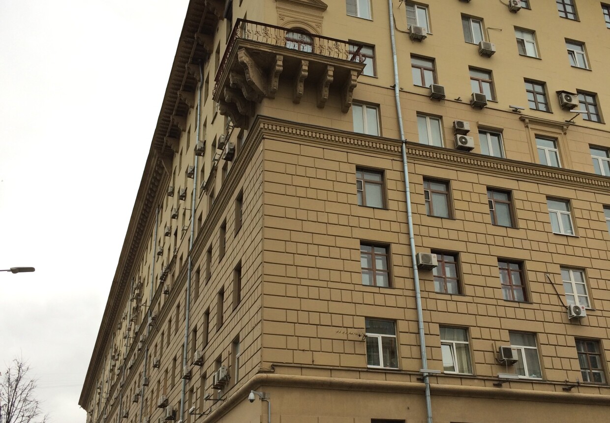 Жилой дом на Смоленской, архитектор И. В. Жолтовский