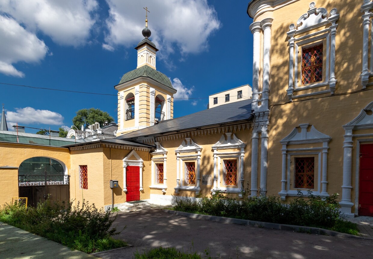 Церковь Троицы в Хохловке, 1696 г., с колокольней XVIII в.