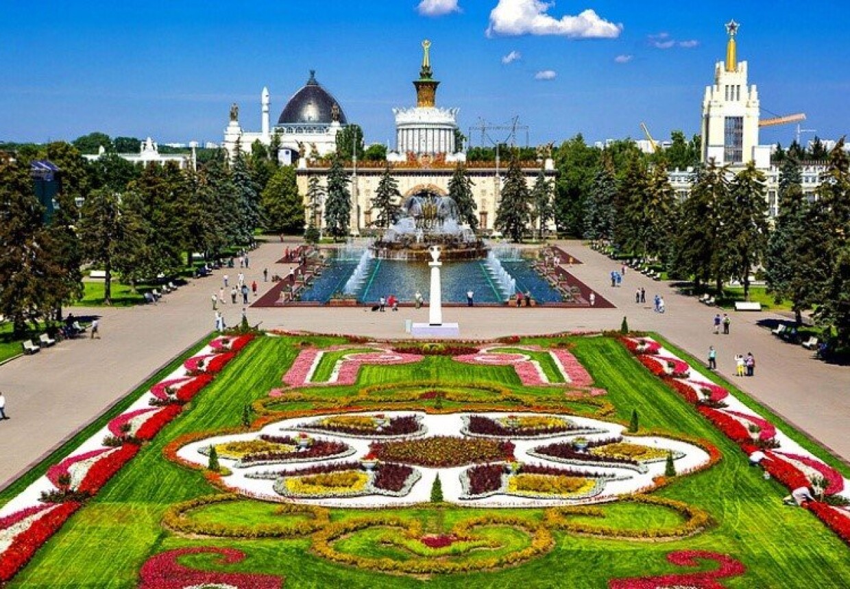 Территория ВДНХ.
