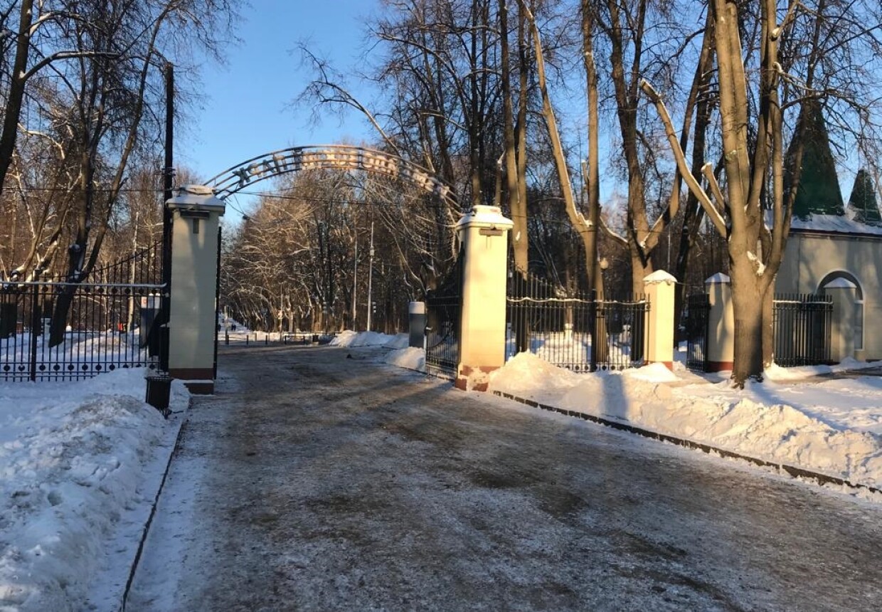 Главный вход в Измайловский
