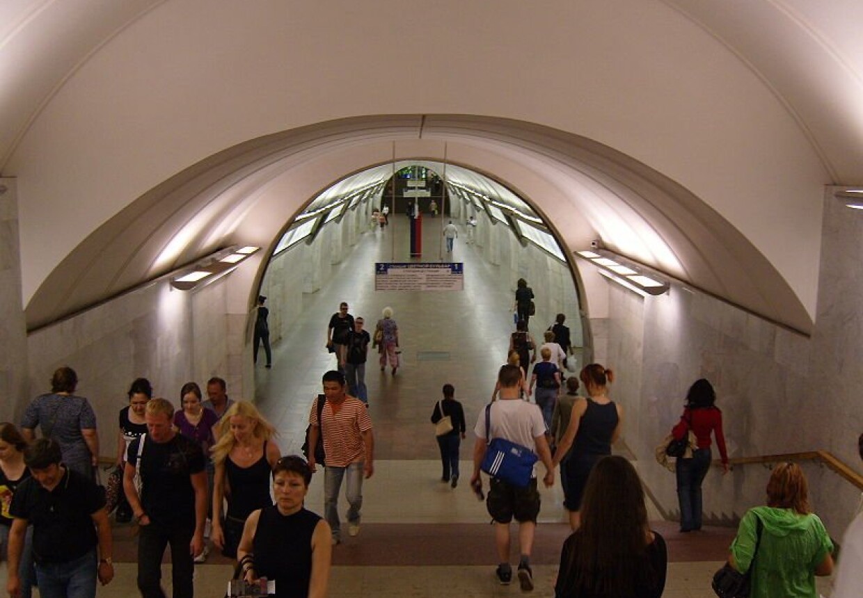 Станция метро «Цветной