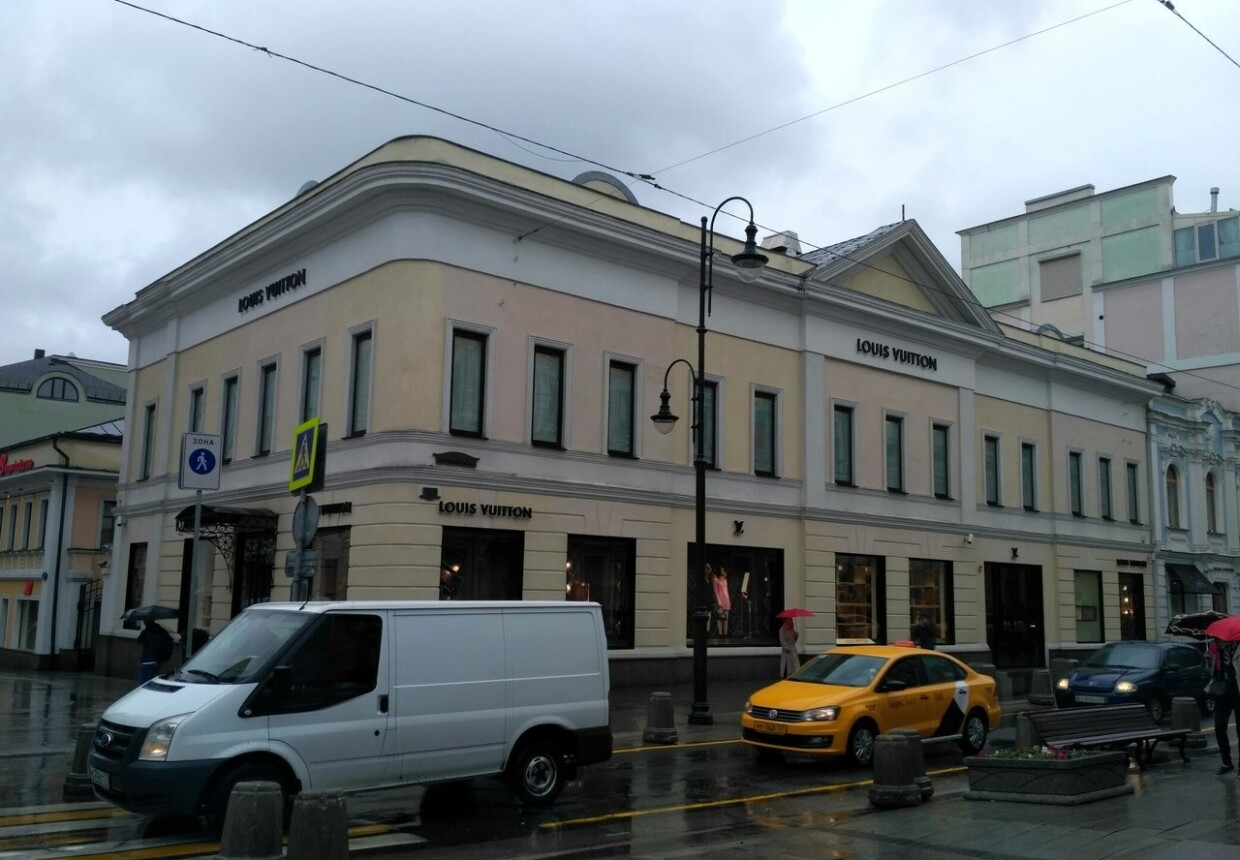 Здание, в котором располагался нотный магазин П.