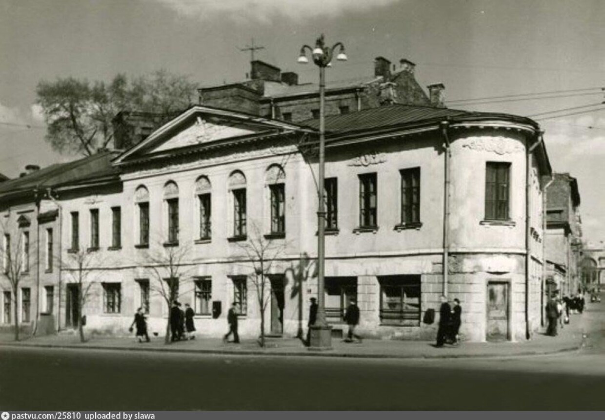 Дом с лавками на Смоленской