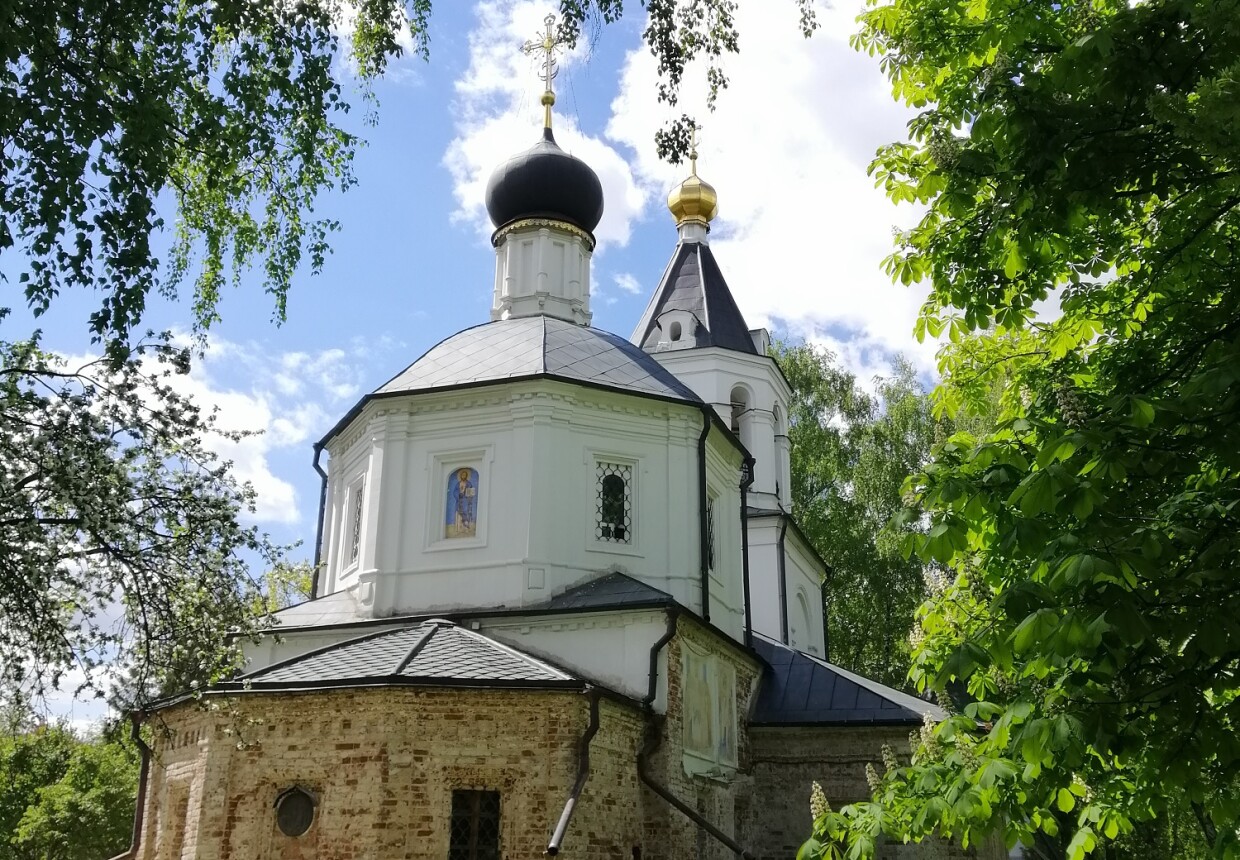 Церковь в селе Леонове.