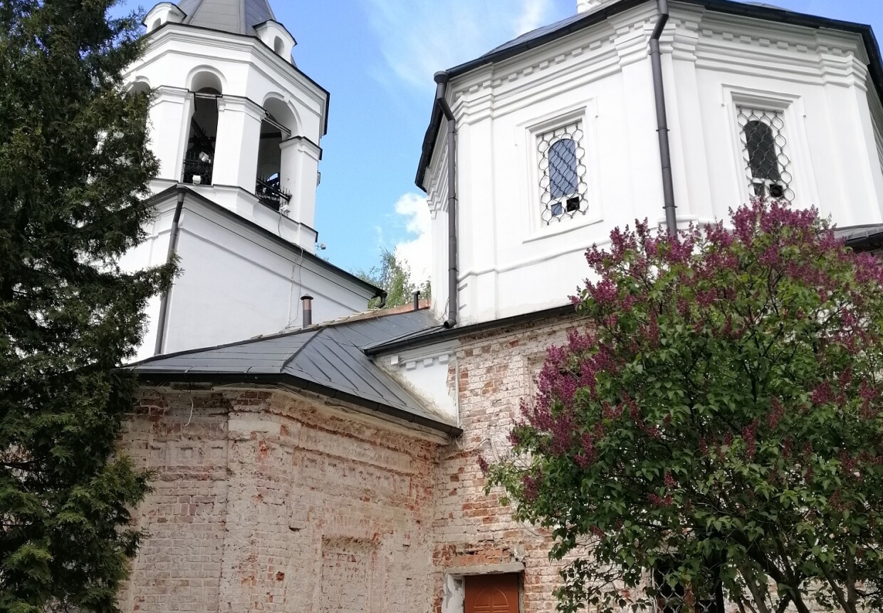 Церковь в селе Леонове.