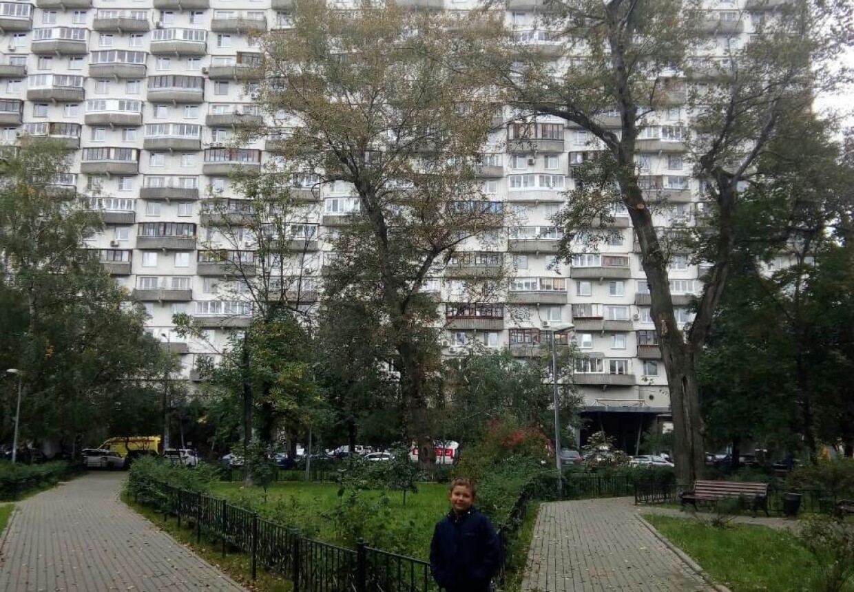 «Дом на курьих