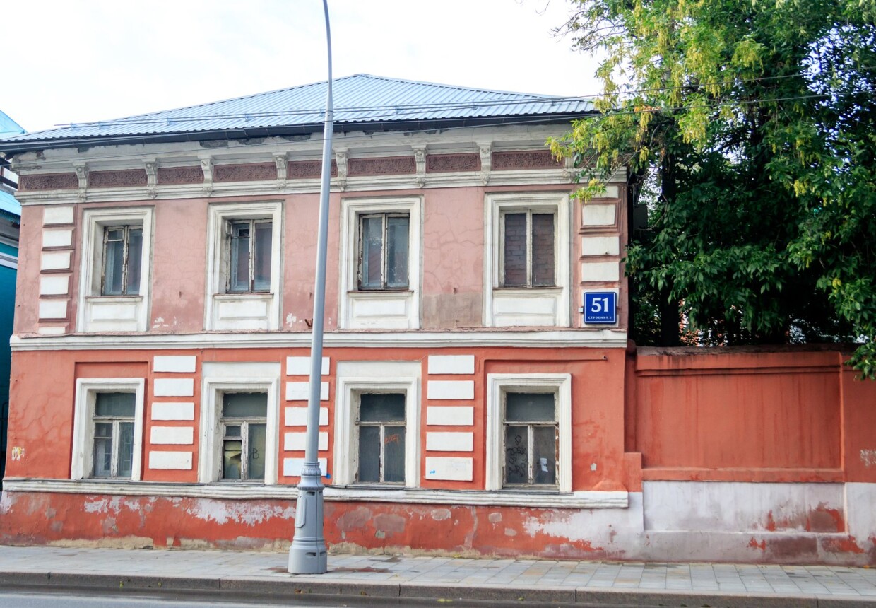 Западный флигель городской