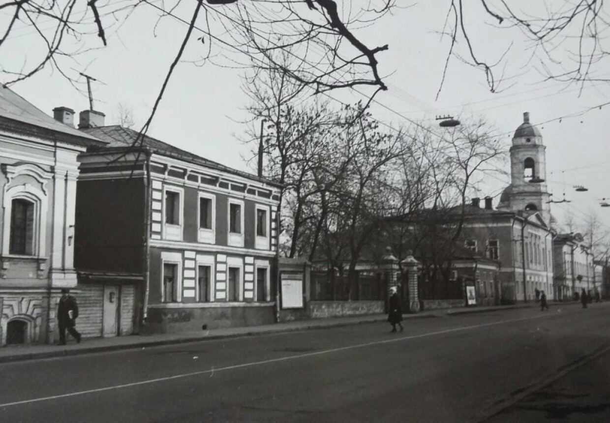 Западный флигель городской