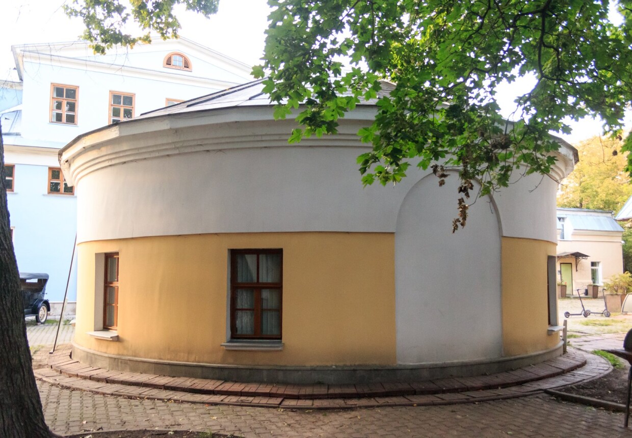 Службы городской усадьбы