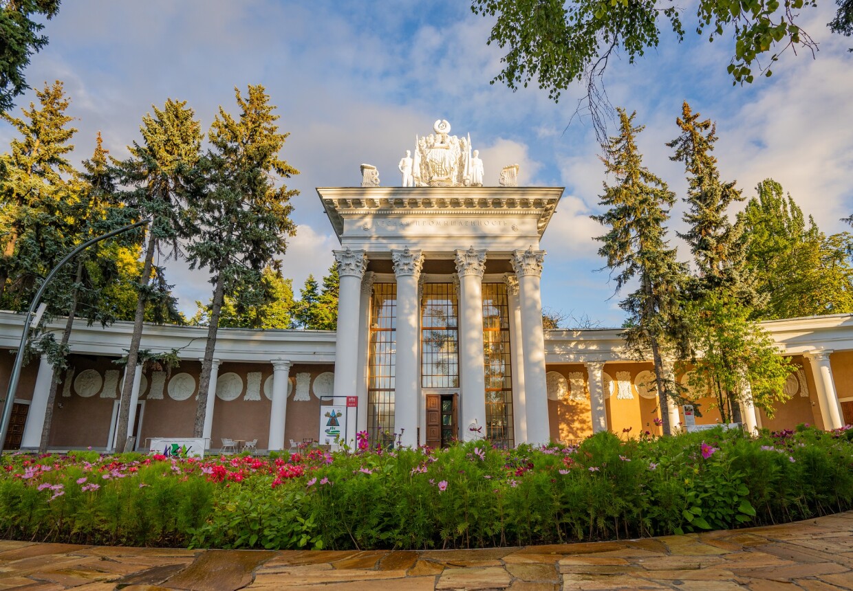 Павильон №17.