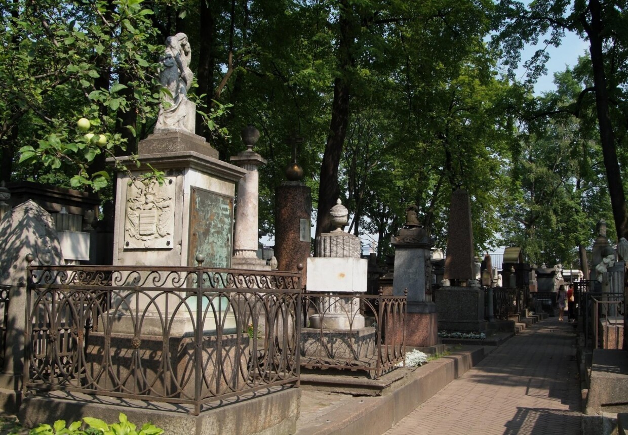 Некрополь XVIII