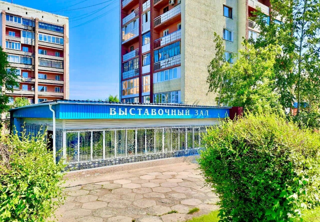 Выставочный зал Дворца культуры и искусства г.