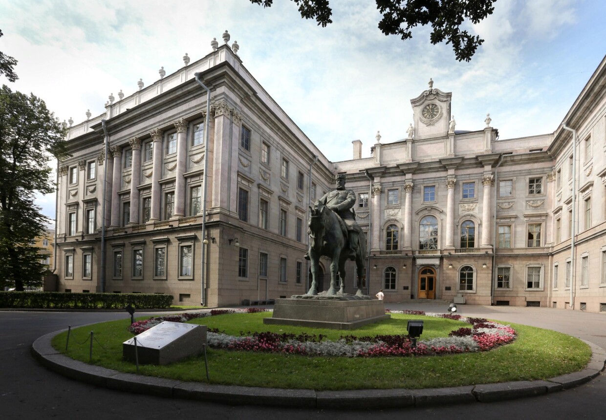 Мраморный